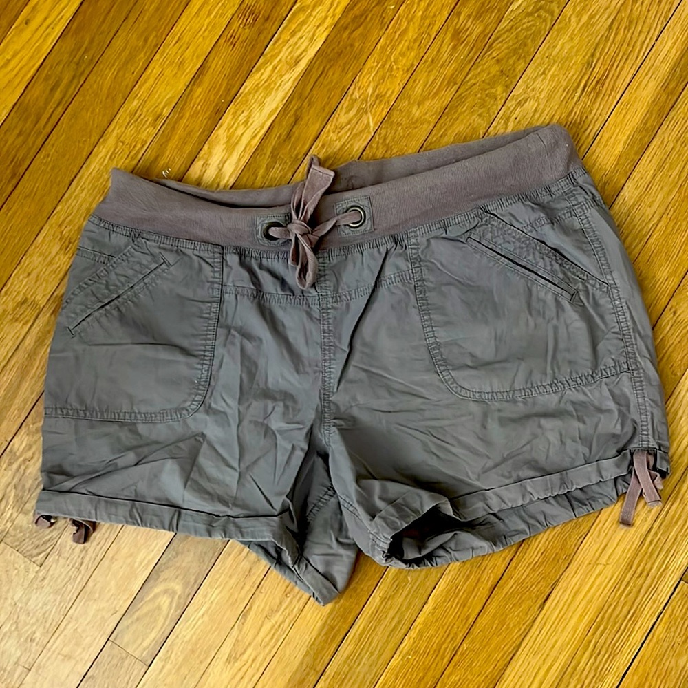 Pure Energy Plus Women’s Shorts army green Size 18 Elastic Waist Tie Cuff